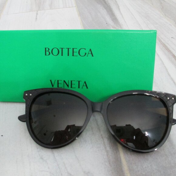 Bottega Veneta sunglasses main image 9